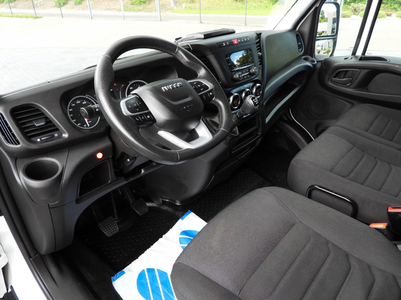 Iveco DAILY 35S18 PRITSCHE PLANE AUFZUG 8 PALETTEN - Utilitaire plateau baché: photos 2 Iveco DAILY 35S18 PRITSCHE PLANE AUFZUG 8 PALETTEN - Utilitaire plateau baché: photos 2