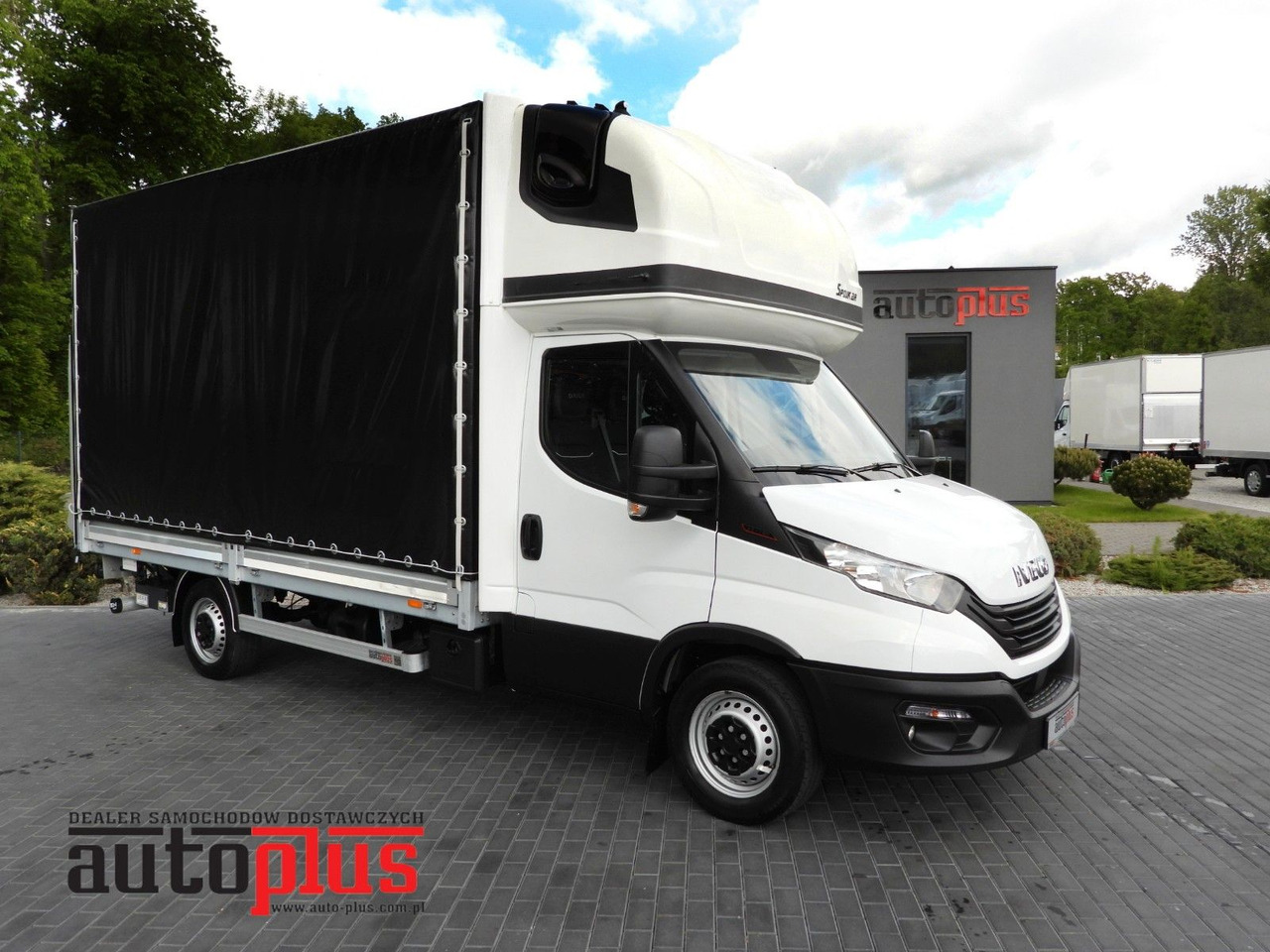 Iveco DAILY 35S18 PRITSCHE PLANE AUFZUG 8 PALETTEN - Utilitaire plateau baché: photos 1 Iveco DAILY 35S18 PRITSCHE PLANE AUFZUG 8 PALETTEN - Utilitaire plateau baché: photos 1