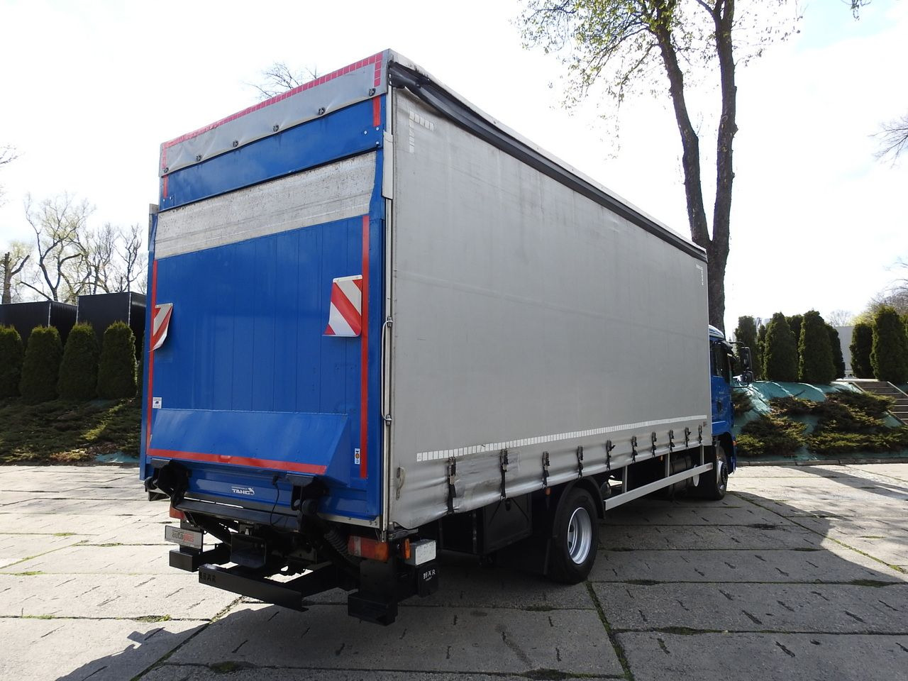 MAN TGM 15.290 TARPAULIN LIFT 18 PALLETS CRUISE CONTROL TWIN WHEELS AIR CONDITIONING 290HP - Camion à rideaux coulissants: photos 3 MAN TGM 15.290 TARPAULIN LIFT 18 PALLETS CRUISE CONTROL TWIN WHEELS AIR CONDITIONING 290HP - Camion à rideaux coulissants: photos 3