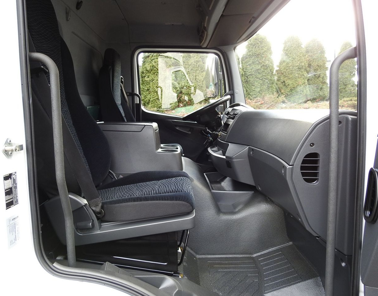 Fourgon grand volume MERCEDES ATEGO 12.24 BOX LIFT 18 PALLETS CRUISE CONTROL AUTOMATIC TRANSMISSION  TWIN WHEELS AIR CONDITIONING  240HP: photos 46