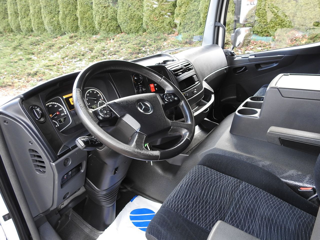 MERCEDES ATEGO 12.24 BOX LIFT 18 PALLETS CRUISE CONTROL AUTOMATIC TRANSMISSION TWIN WHEELS AIR CONDITIONING 240HP - Camion fourgon: photos 2 MERCEDES ATEGO 12.24 BOX LIFT 18 PALLETS CRUISE CONTROL AUTOMATIC TRANSMISSION TWIN WHEELS AIR CONDITIONING 240HP - Camion fourgon: photos 2
