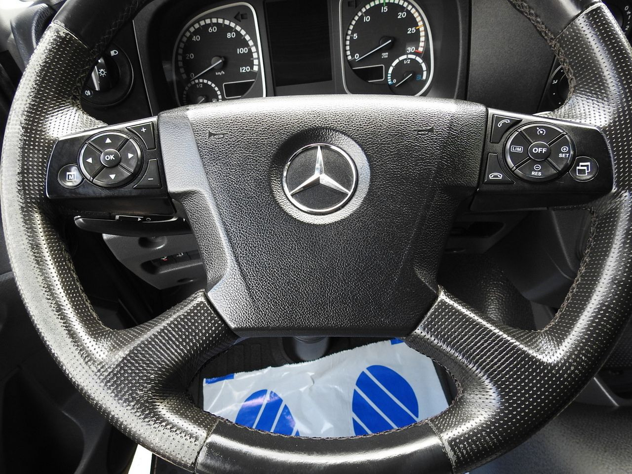 Fourgon grand volume MERCEDES ATEGO 12.24 BOX LIFT 18 PALLETS CRUISE CONTROL AUTOMATIC TRANSMISSION  TWIN WHEELS AIR CONDITIONING  240HP: photos 38