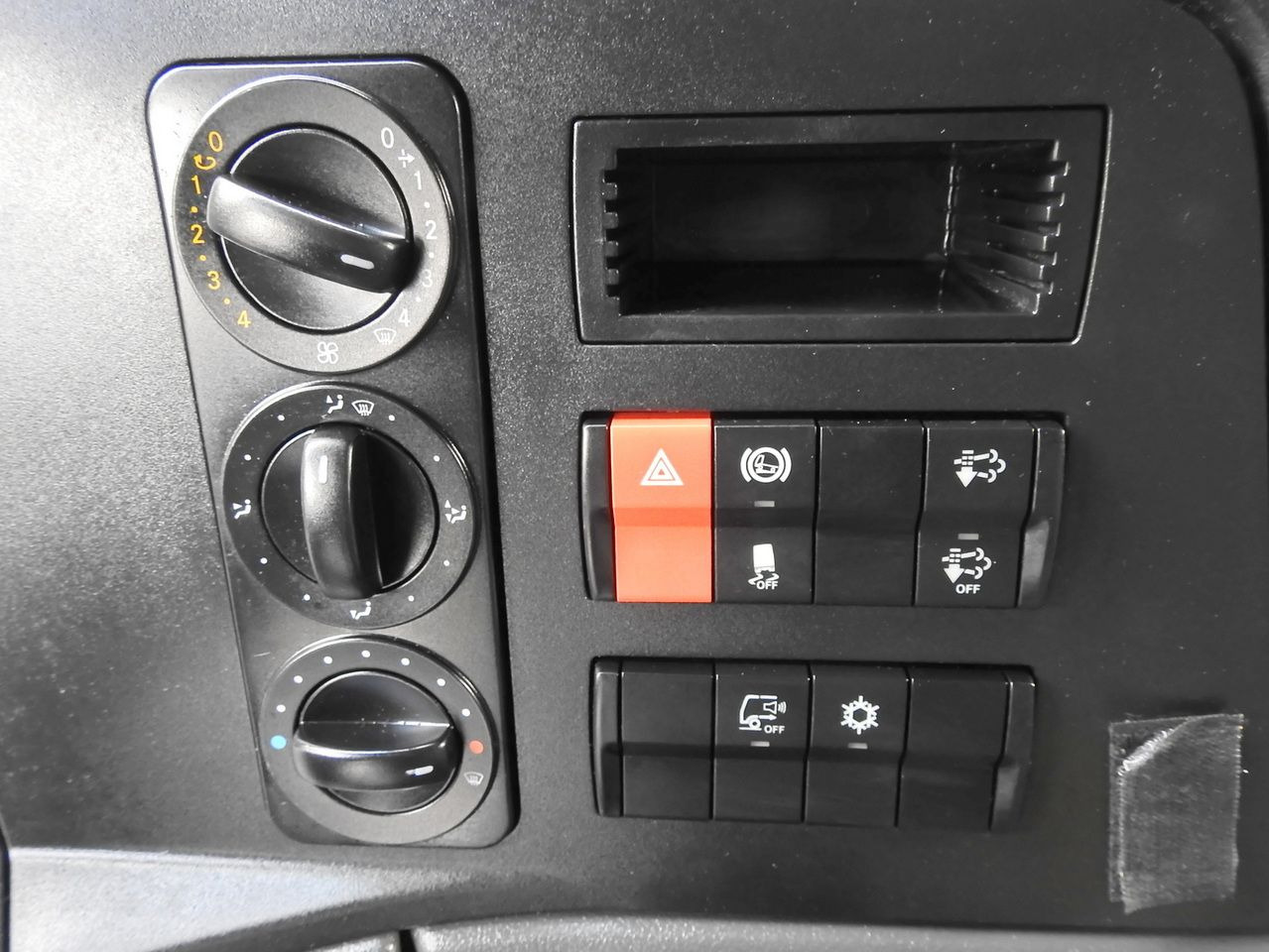 Fourgon grand volume MERCEDES ATEGO 12.24 BOX LIFT 18 PALLETS CRUISE CONTROL AUTOMATIC TRANSMISSION  TWIN WHEELS AIR CONDITIONING  240HP: photos 44