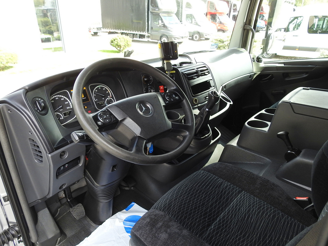MERCEDES ATEGO 1221 TARPAULIN LIFT 16 PALLETS WEBASTO AIR CONDITIONING PNEUMATICS TWIN WHEELS 230HP - Utilitaire plateau baché: photos 2 MERCEDES ATEGO 1221 TARPAULIN LIFT 16 PALLETS WEBASTO AIR CONDITIONING PNEUMATICS TWIN WHEELS 230HP - Utilitaire plateau baché: photos 2