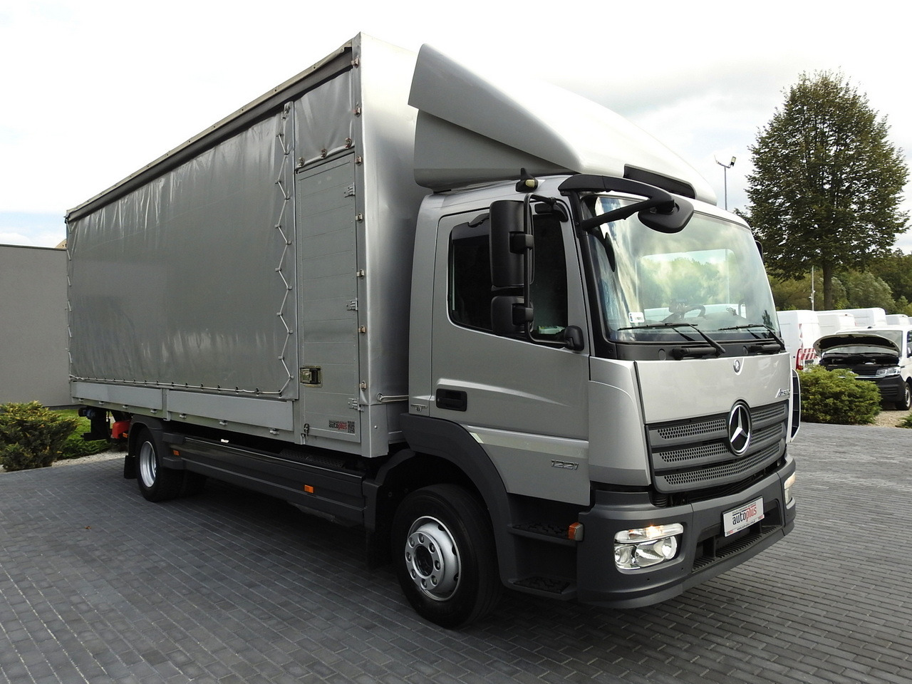 MERCEDES ATEGO 1221 TARPAULIN LIFT 16 PALLETS WEBASTO AIR CONDITIONING PNEUMATICS TWIN WHEELS 230HP - Utilitaire plateau baché: photos 4 MERCEDES ATEGO 1221 TARPAULIN LIFT 16 PALLETS WEBASTO AIR CONDITIONING PNEUMATICS TWIN WHEELS 230HP - Utilitaire plateau baché: photos 4