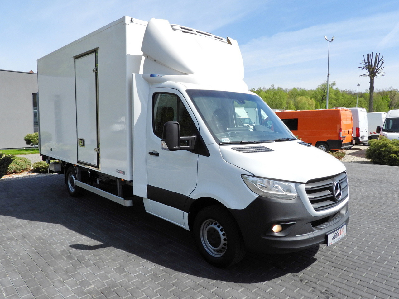 MERCEDES SPRINTER 316 REGRIGERATOR BOX 0*C LIFT 8 PALLETS CRUISE CONTROL PNEUMATICS AIR CONDITIONING 160HP - Utilitaire frigorifique: photos 4 MERCEDES SPRINTER 316 REGRIGERATOR BOX 0*C LIFT 8 PALLETS CRUISE CONTROL PNEUMATICS AIR CONDITIONING 160HP - Utilitaire frigorifique: photos 4