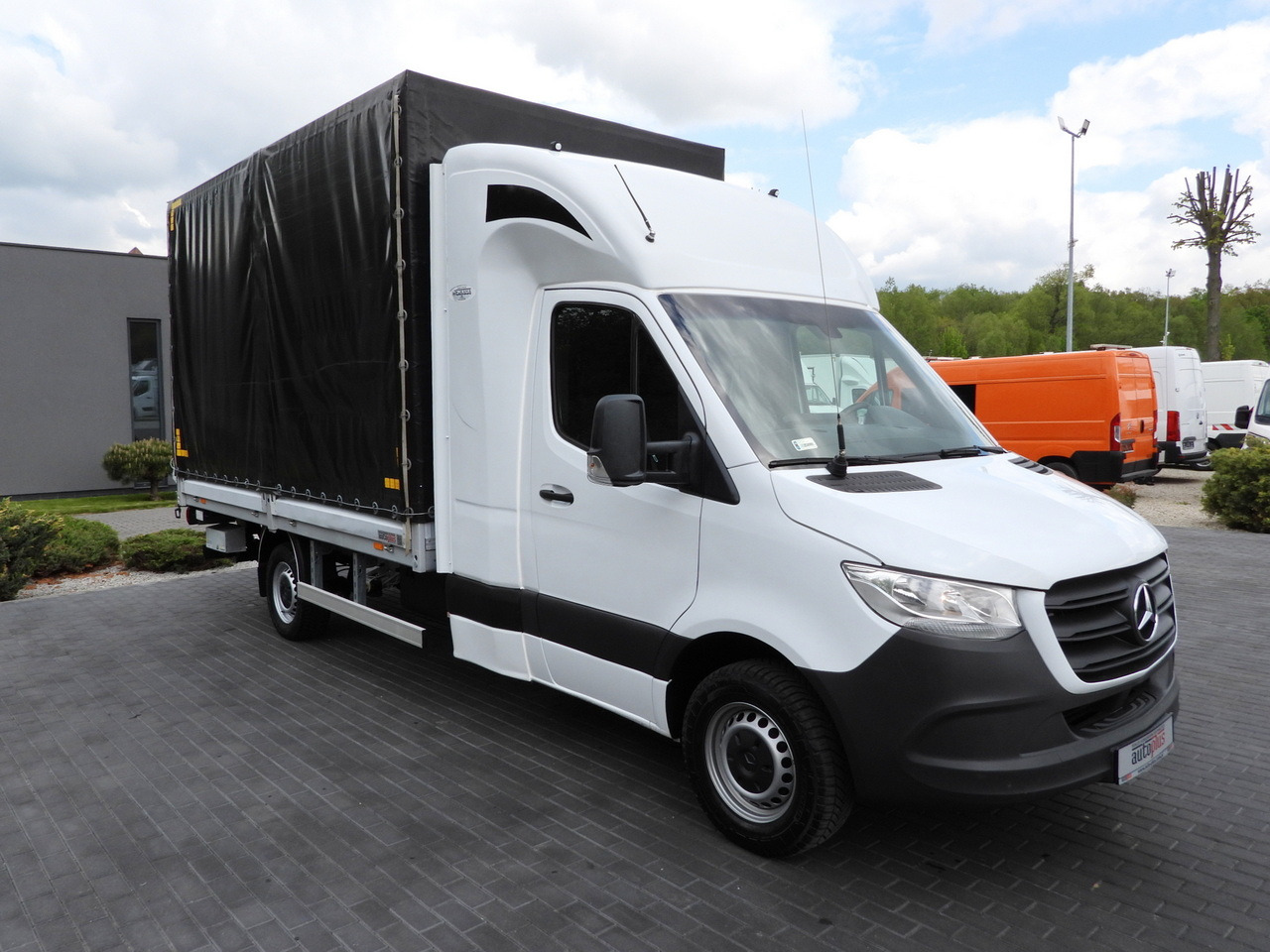 MERCEDES SPRINTER 316 TARPAULIN LIFT 8 PALLETS WEBASTO CRUISE CONTROL AIR CONDITIONING 160HP - Utilitaire plateau baché: photos 4 MERCEDES SPRINTER 316 TARPAULIN LIFT 8 PALLETS WEBASTO CRUISE CONTROL AIR CONDITIONING 160HP - Utilitaire plateau baché: photos 4
