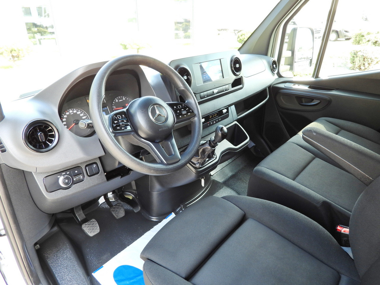 MERCEDES SPRINTER 514 BOX LIFT 8 PALLETS CRUISE CONTROL TWIN WHEELS AIR CONDITIONING 140HP - Fourgon grand volume: photos 2 MERCEDES SPRINTER 514 BOX LIFT 8 PALLETS CRUISE CONTROL TWIN WHEELS AIR CONDITIONING 140HP - Fourgon grand volume: photos 2