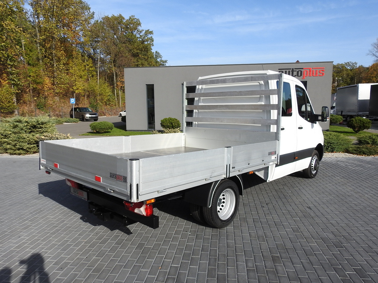 MERCEDES SPRINTER 516 STAKE BODY DOUBLE CABIN DOKA 6 SEATS CRUISE CONTROL AIR CONDITIONING TWIN WHEELS 160HP - Utilitaire double cabine: photos 3 MERCEDES SPRINTER 516 STAKE BODY DOUBLE CABIN DOKA 6 SEATS CRUISE CONTROL AIR CONDITIONING TWIN WHEELS 160HP - Utilitaire double cabine: photos 3