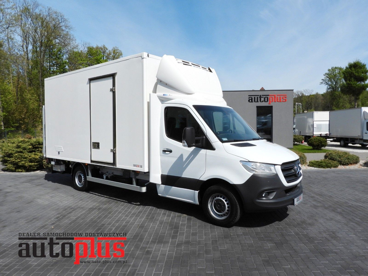 Mercedes-Benz SPRINTER 316 KÜHLKOFFER 0*C AUFZUG 8 PALETTEN - Utilitaire frigorifique: photos 1 Mercedes-Benz SPRINTER 316 KÜHLKOFFER 0*C AUFZUG 8 PALETTEN - Utilitaire frigorifique: photos 1