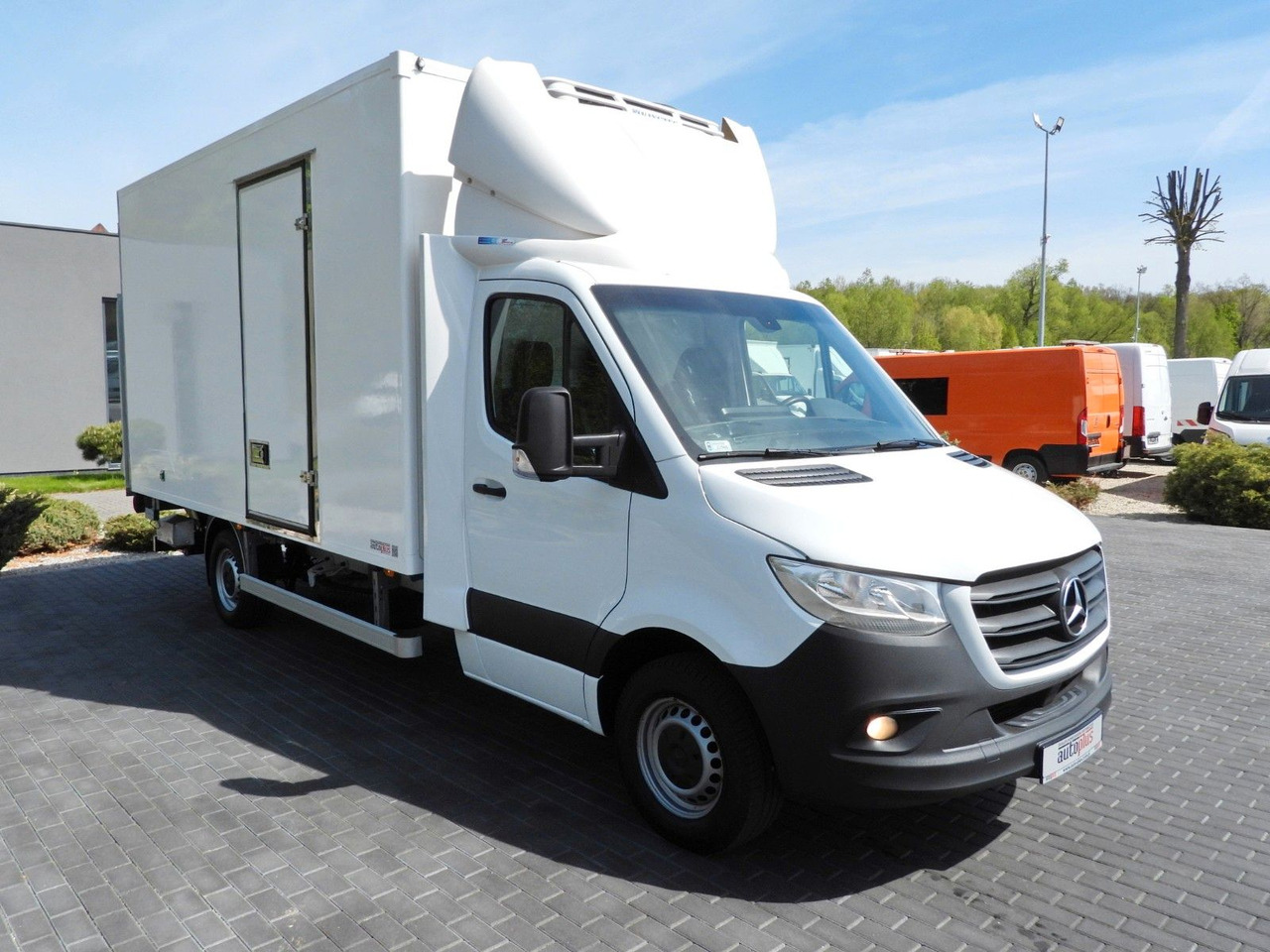 Mercedes-Benz SPRINTER 316 KÜHLKOFFER 0*C AUFZUG 8 PALETTEN - Utilitaire frigorifique: photos 4 Mercedes-Benz SPRINTER 316 KÜHLKOFFER 0*C AUFZUG 8 PALETTEN - Utilitaire frigorifique: photos 4