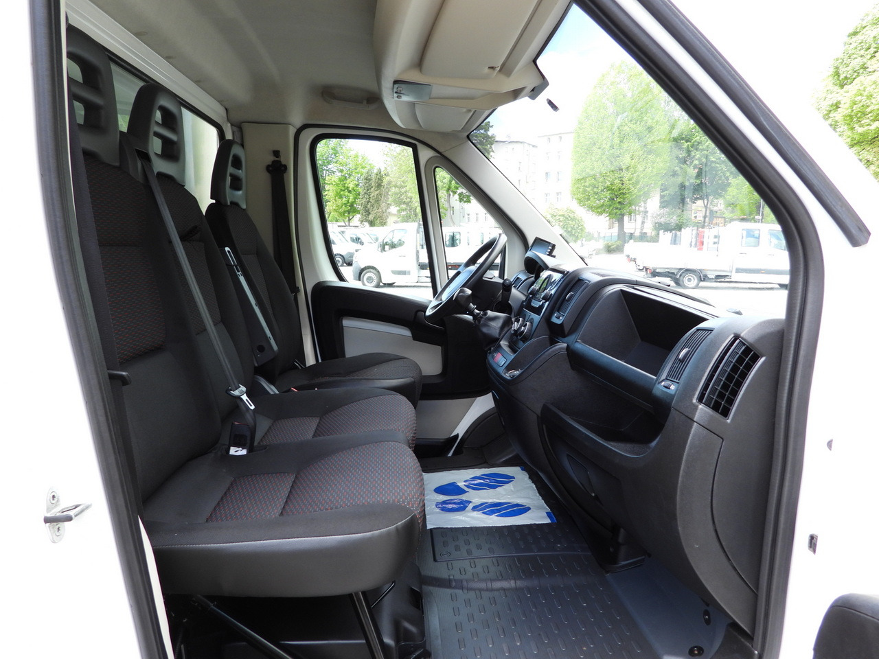Fourgon grand volume PEUGEOT BOXER BOX 8 PALLETS CRUISE CONTROL AIR CONDITIONING  130HP: photos 31