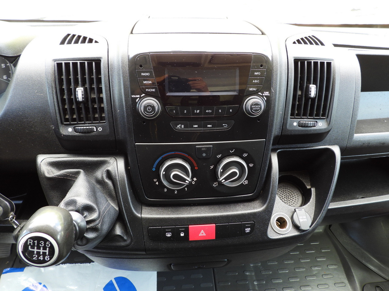 Fourgon grand volume PEUGEOT BOXER BOX 8 PALLETS CRUISE CONTROL AIR CONDITIONING  130HP: photos 29