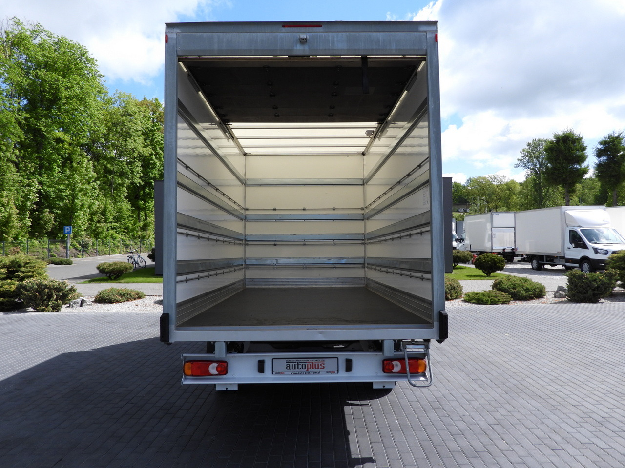 Fourgon grand volume PEUGEOT BOXER BOX 8 PALLETS CRUISE CONTROL AIR CONDITIONING  130HP: photos 11