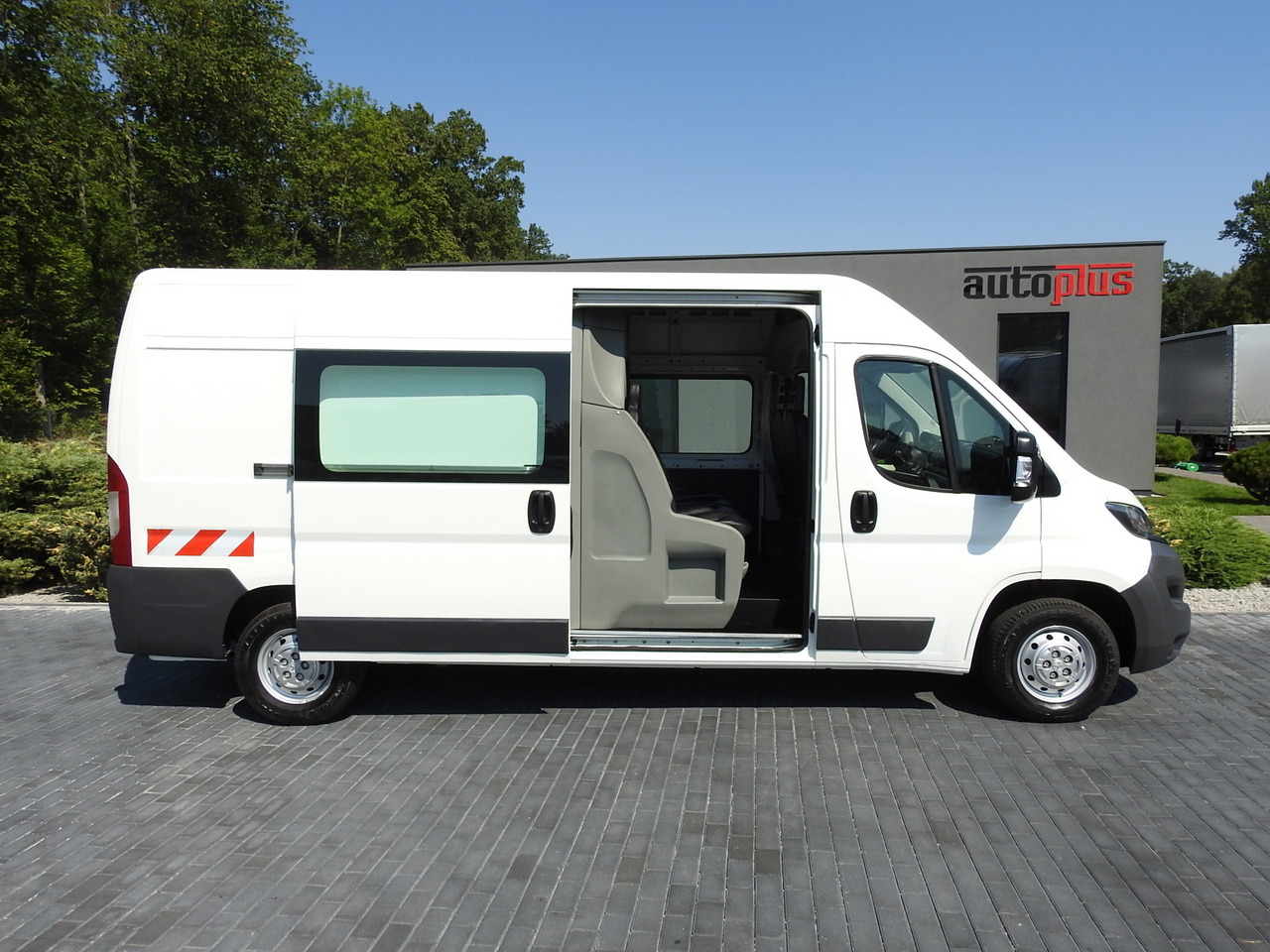 Fourgon utilitaire PEUGEOT BOXER BOX DELIVERY VAN 7 SEATS 110HP: photos 8 Fourgon utilitaire PEUGEOT BOXER BOX DELIVERY VAN 7 SEATS 110HP: photos 8