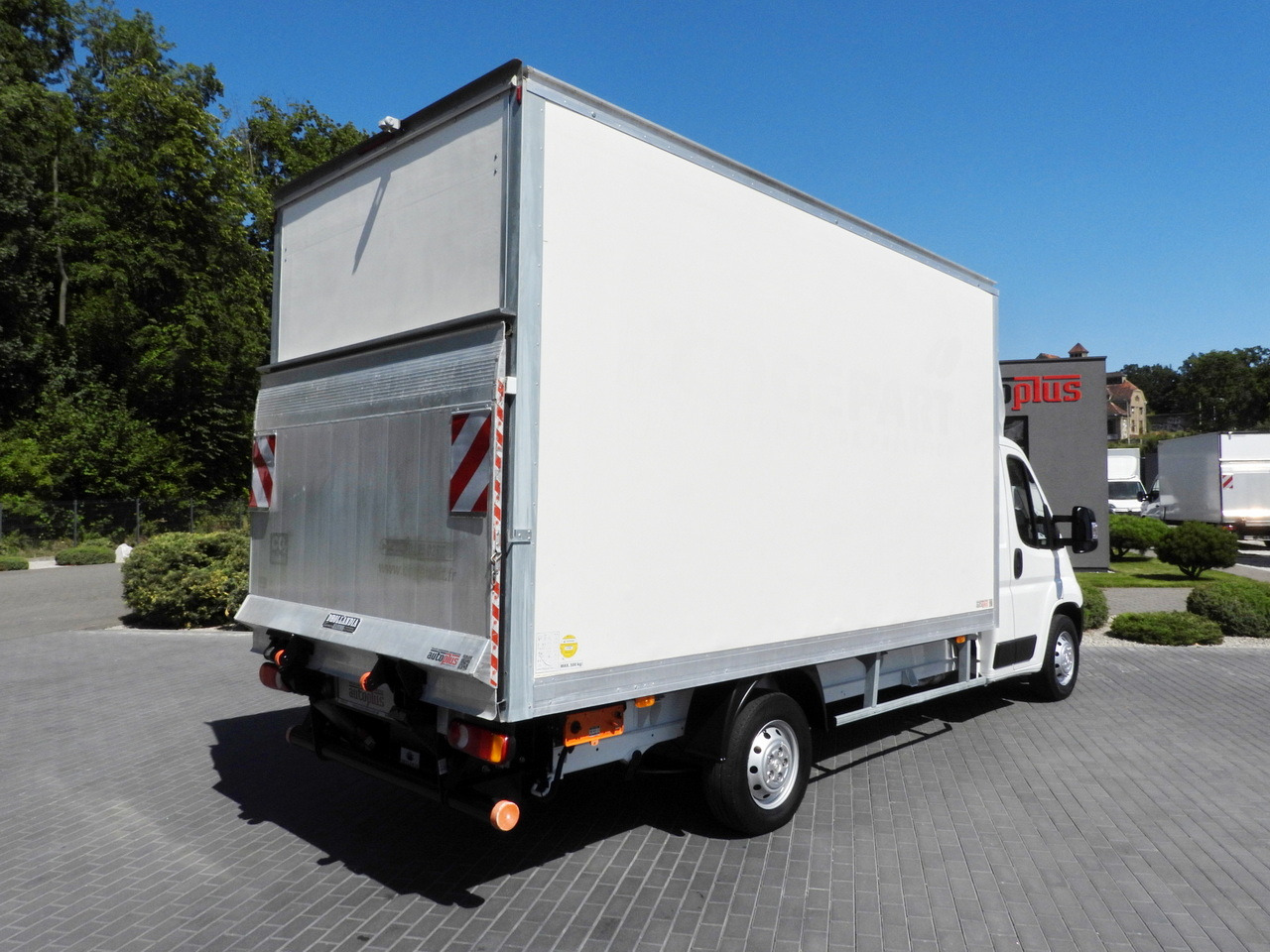 PEUGEOT BOXER BOX LIFT 8 PALLETS CRUISE CONTROL AIR CONDITIONING 130HP - Fourgon grand volume: photos 3 PEUGEOT BOXER BOX LIFT 8 PALLETS CRUISE CONTROL AIR CONDITIONING 130HP - Fourgon grand volume: photos 3