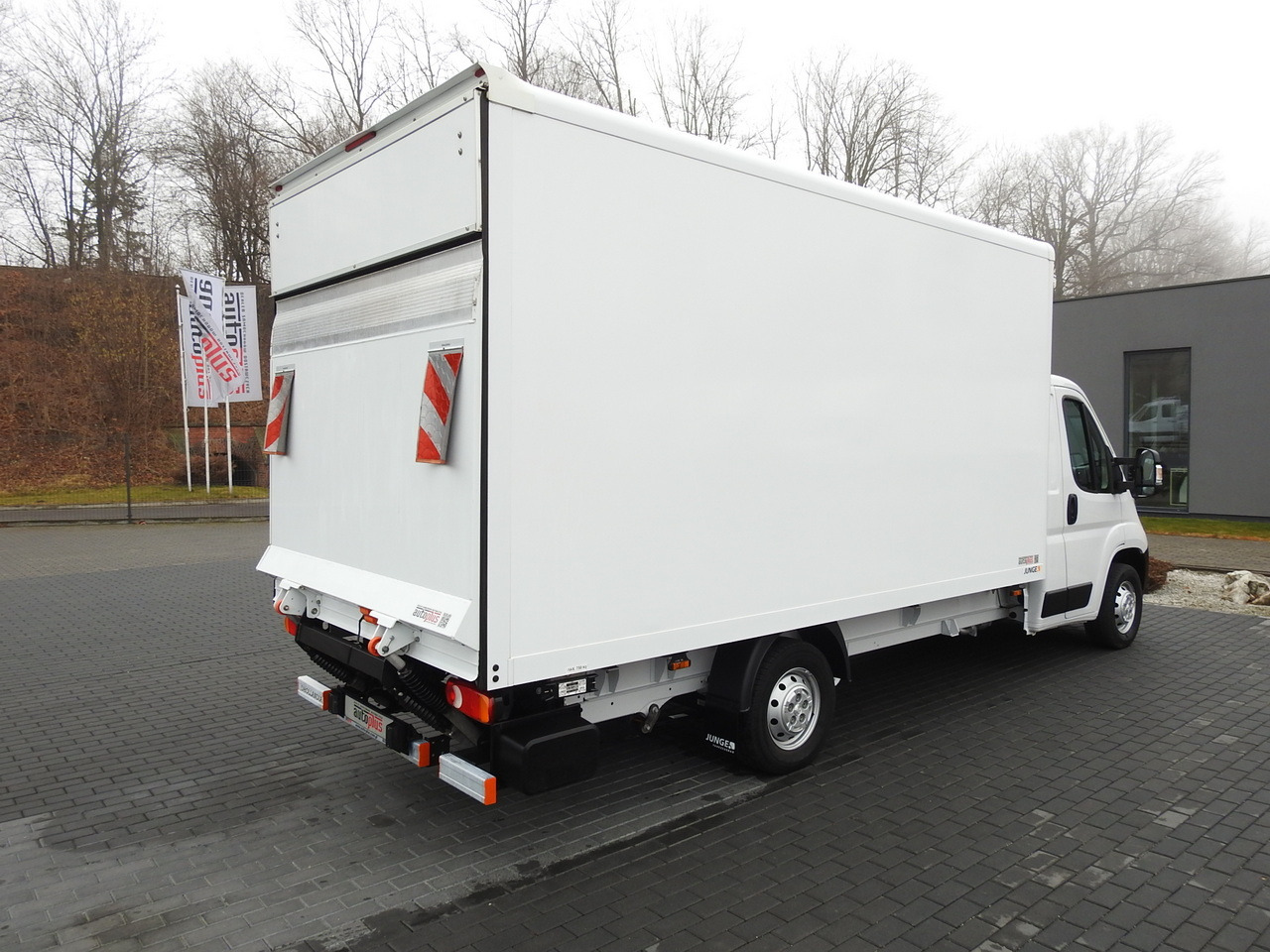 PEUGEOT BOXER BOX LIFT 8 PALLETS CRUISE CONTROL AIR CONDITIONING 140HP - Utilitaire frigorifique: photos 3 PEUGEOT BOXER BOX LIFT 8 PALLETS CRUISE CONTROL AIR CONDITIONING 140HP - Utilitaire frigorifique: photos 3