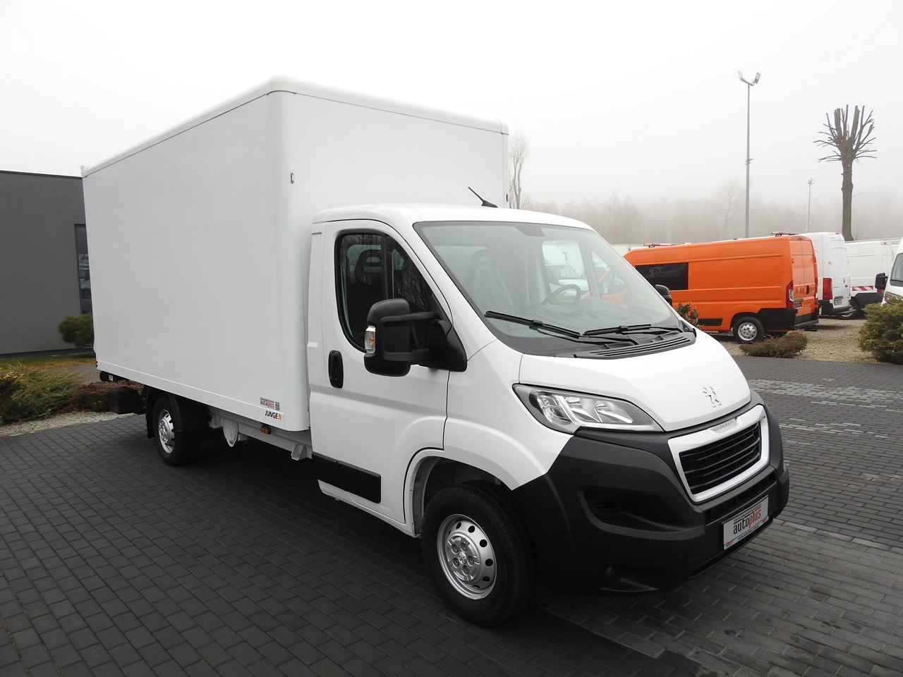 PEUGEOT BOXER BOX LIFT 8 PALLETS CRUISE CONTROL AIR CONDITIONING 140HP - Utilitaire frigorifique: photos 4 PEUGEOT BOXER BOX LIFT 8 PALLETS CRUISE CONTROL AIR CONDITIONING 140HP - Utilitaire frigorifique: photos 4
