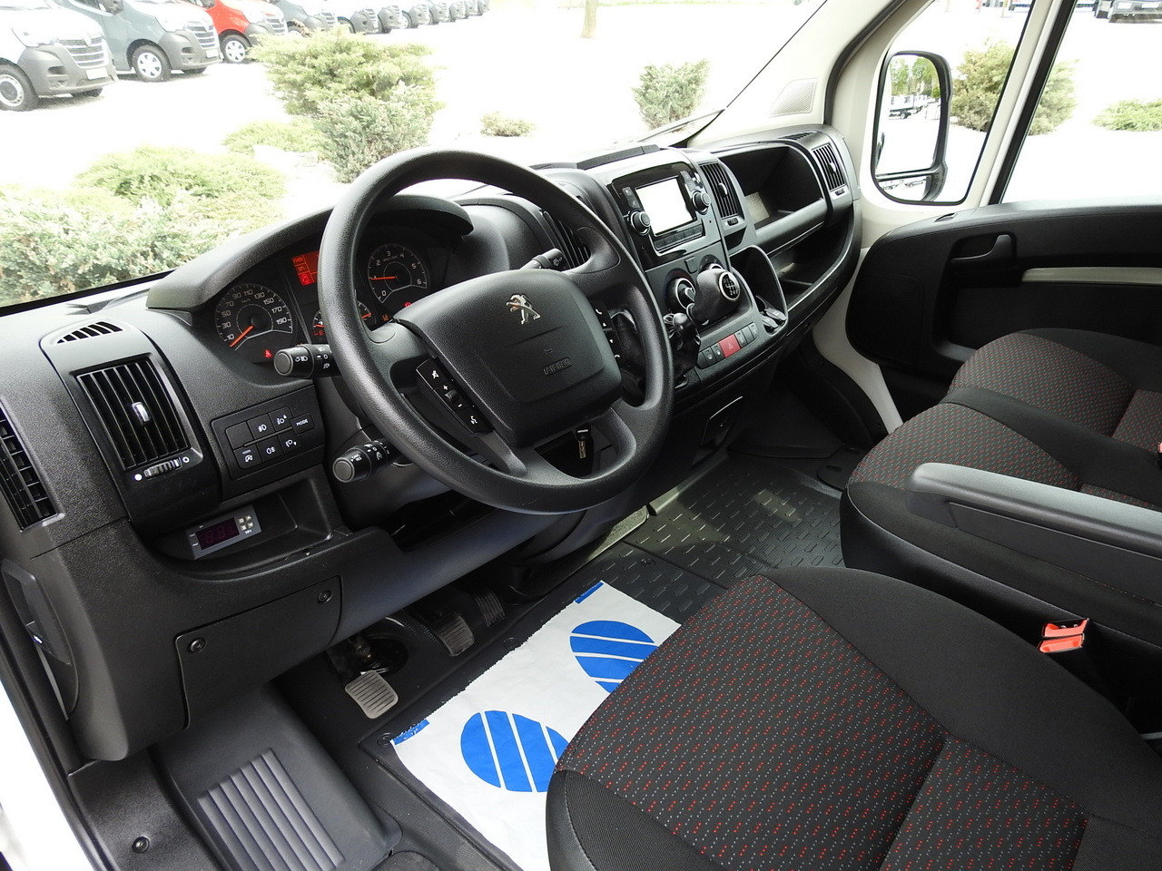 PEUGEOT BOXER REFRIGERATOR VAN 0*C CRUISE CONTROL NAVIGATION AIR CONDITIONING  135HP - Utilitaire frigorifique: photos 2 PEUGEOT BOXER REFRIGERATOR VAN 0*C CRUISE CONTROL NAVIGATION AIR CONDITIONING  135HP - Utilitaire frigorifique: photos 2