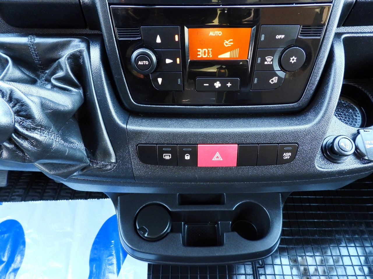 Utilitaire frigorifique PEUGEOT BOXER REGRIGERATOR BOX 0*C 8 PALLETS CRUISE CONTROL LED LIGHTS AIR CONDITIONING  165HP: photos 35