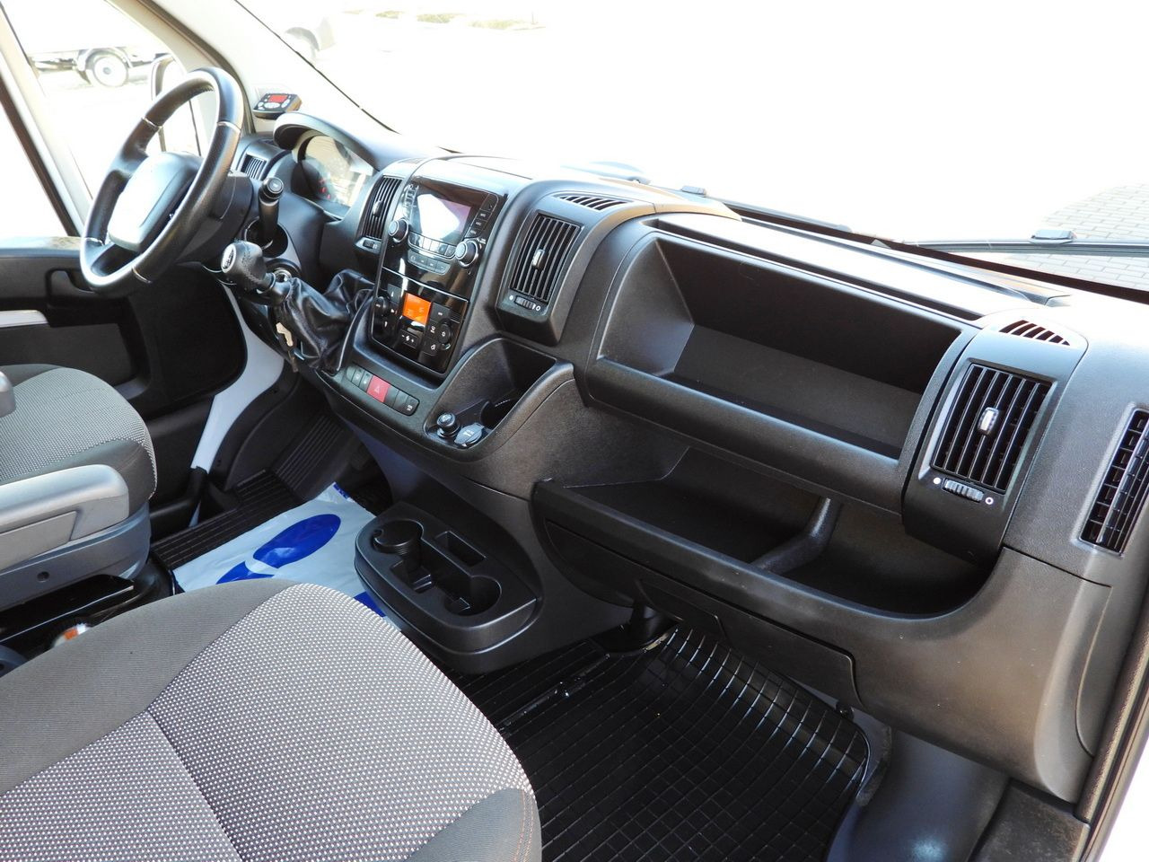 Utilitaire frigorifique PEUGEOT BOXER REGRIGERATOR BOX 0*C 8 PALLETS CRUISE CONTROL LED LIGHTS AIR CONDITIONING  165HP: photos 38