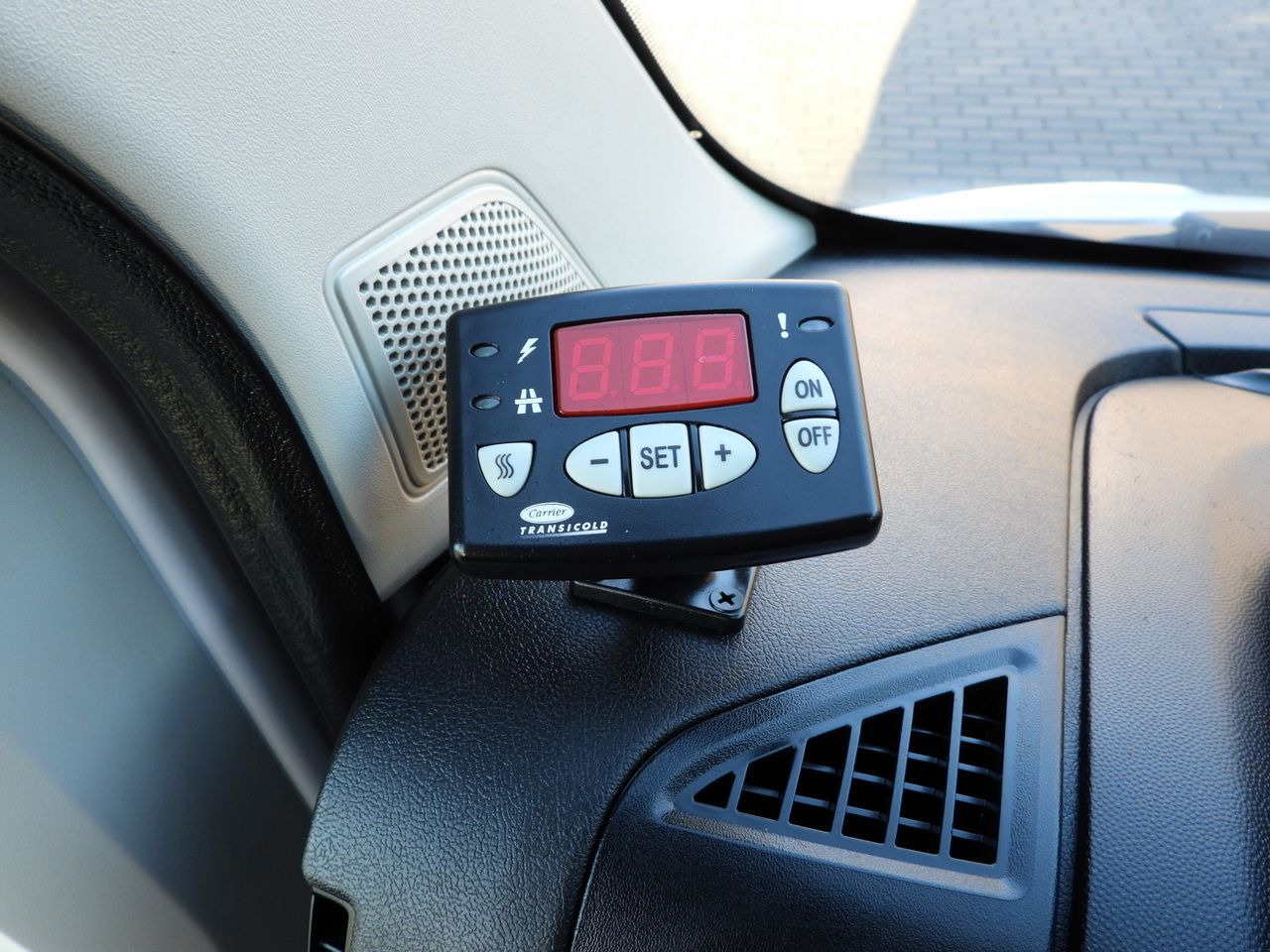 Utilitaire frigorifique PEUGEOT BOXER REGRIGERATOR BOX 0*C 8 PALLETS CRUISE CONTROL LED LIGHTS AIR CONDITIONING  165HP: photos 30