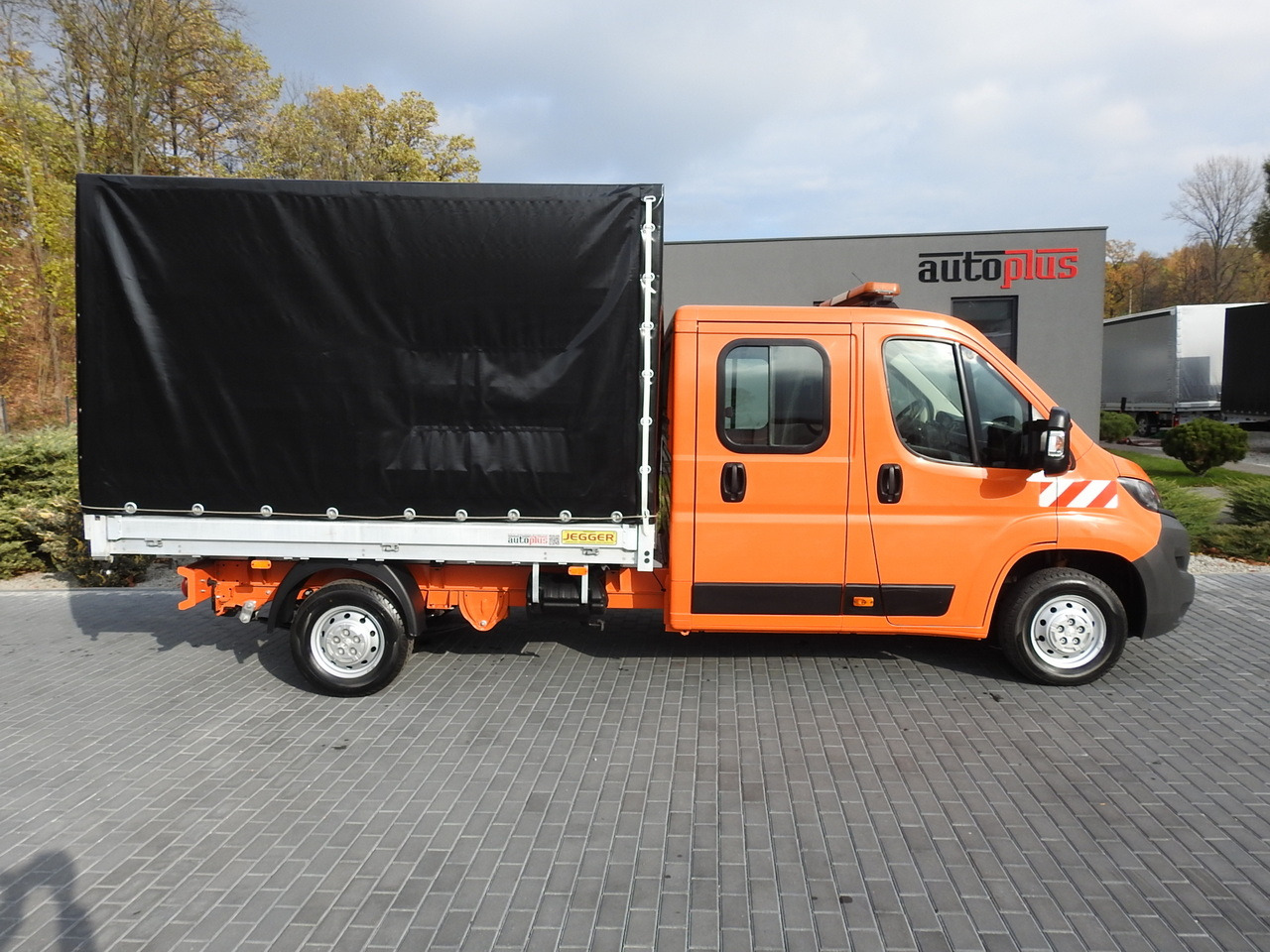 Utilitaire double cabine PEUGEOT BOXER STAKE BODY TARPAULIN DOUBLE CABIN DOKA 7 SEATS AIR CONDITIONING PNEUMATICS 140HP: photos 7 Utilitaire double cabine PEUGEOT BOXER STAKE BODY TARPAULIN DOUBLE CABIN DOKA 7 SEATS AIR CONDITIONING PNEUMATICS 140HP: photos 7