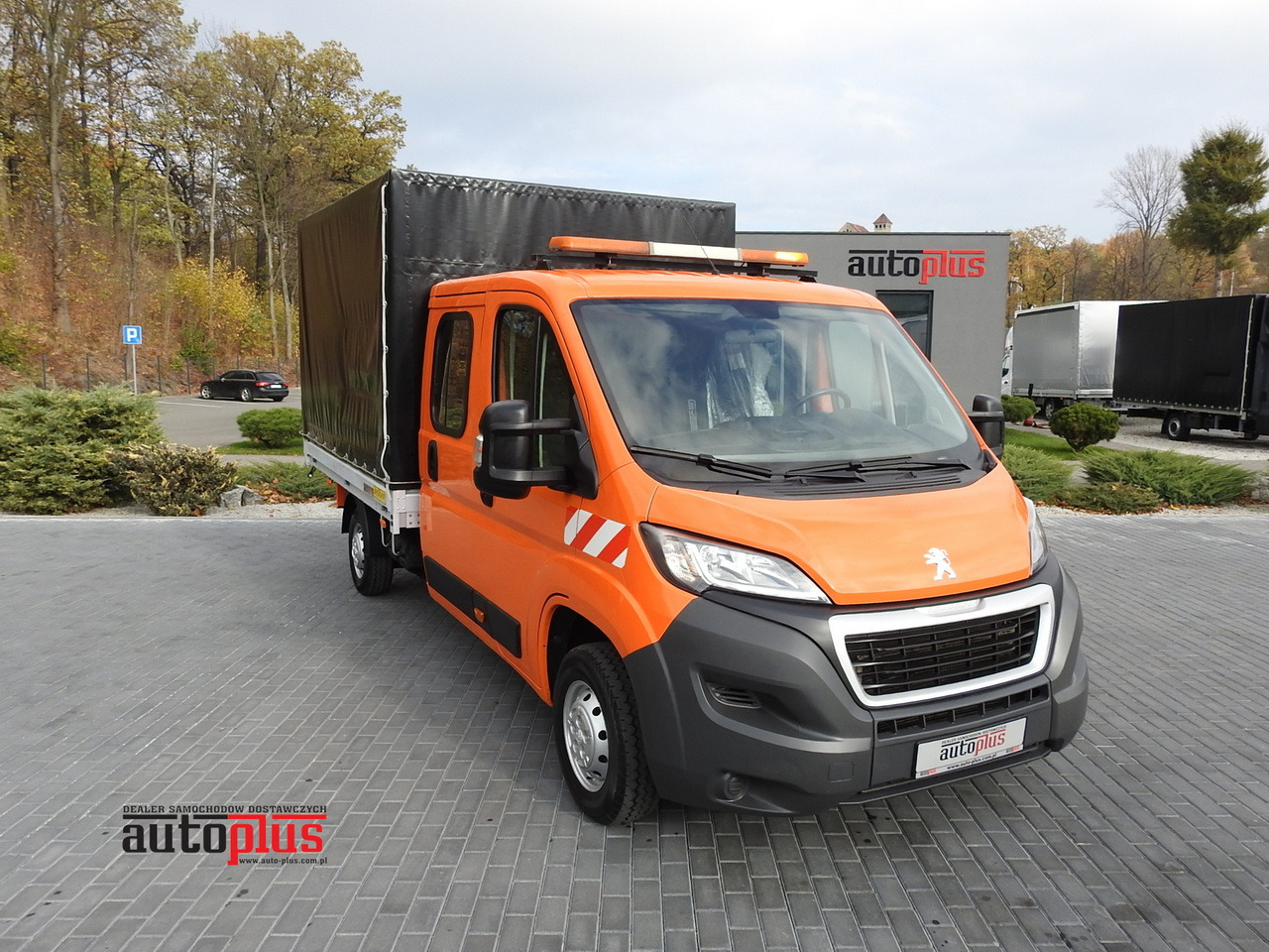 PEUGEOT BOXER STAKE BODY TARPAULIN DOUBLE CABIN DOKA 7 SEATS AIR CONDITIONING PNEUMATICS 140HP - Utilitaire double cabine: photos 1 PEUGEOT BOXER STAKE BODY TARPAULIN DOUBLE CABIN DOKA 7 SEATS AIR CONDITIONING PNEUMATICS 140HP - Utilitaire double cabine: photos 1