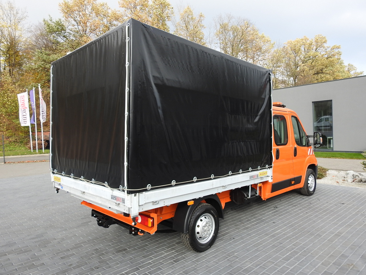 Utilitaire double cabine PEUGEOT BOXER STAKE BODY TARPAULIN DOUBLE CABIN DOKA 7 SEATS AIR CONDITIONING PNEUMATICS 140HP: photos 12 Utilitaire double cabine PEUGEOT BOXER STAKE BODY TARPAULIN DOUBLE CABIN DOKA 7 SEATS AIR CONDITIONING PNEUMATICS 140HP: photos 12