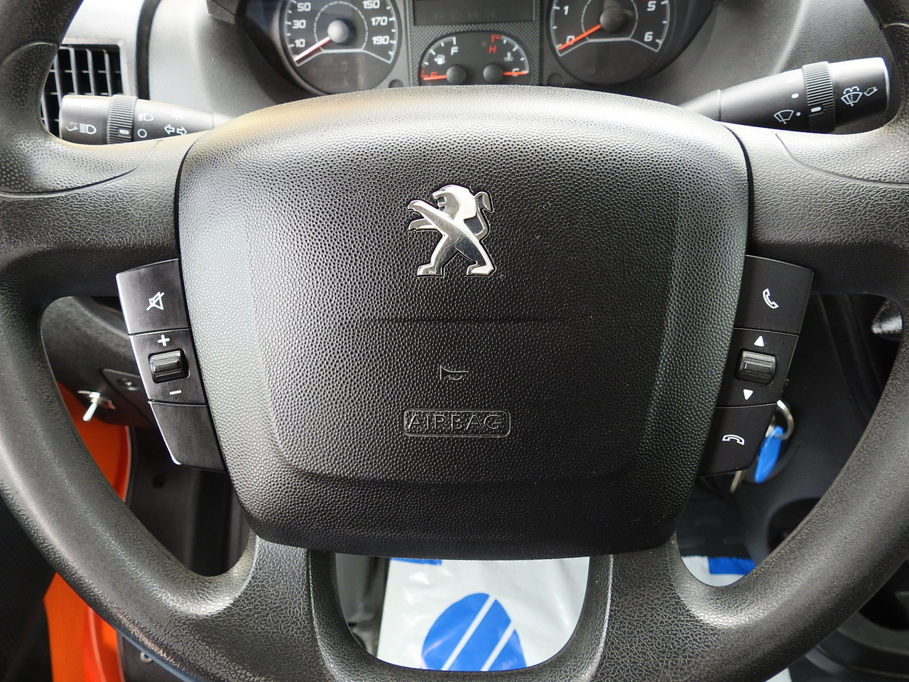 Utilitaire double cabine PEUGEOT BOXER STAKE BODY TARPAULIN DOUBLE CABIN DOKA 7 SEATS AIR CONDITIONING PNEUMATICS 140HP: photos 28 Utilitaire double cabine PEUGEOT BOXER STAKE BODY TARPAULIN DOUBLE CABIN DOKA 7 SEATS AIR CONDITIONING PNEUMATICS 140HP: photos 28