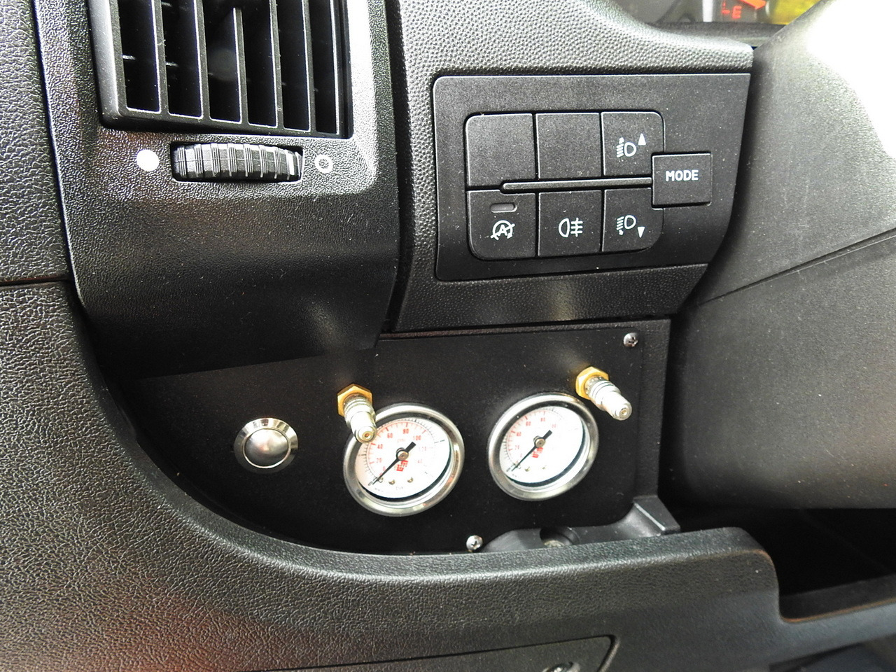 Utilitaire double cabine PEUGEOT BOXER STAKE BODY TARPAULIN DOUBLE CABIN DOKA 7 SEATS AIR CONDITIONING PNEUMATICS 140HP: photos 25 Utilitaire double cabine PEUGEOT BOXER STAKE BODY TARPAULIN DOUBLE CABIN DOKA 7 SEATS AIR CONDITIONING PNEUMATICS 140HP: photos 25