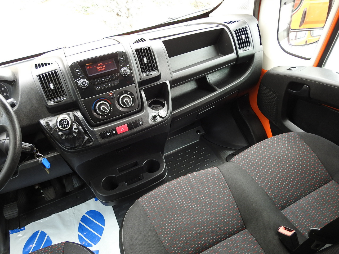 Utilitaire double cabine PEUGEOT BOXER STAKE BODY TARPAULIN DOUBLE CABIN DOKA 7 SEATS AIR CONDITIONING PNEUMATICS 140HP: photos 29 Utilitaire double cabine PEUGEOT BOXER STAKE BODY TARPAULIN DOUBLE CABIN DOKA 7 SEATS AIR CONDITIONING PNEUMATICS 140HP: photos 29