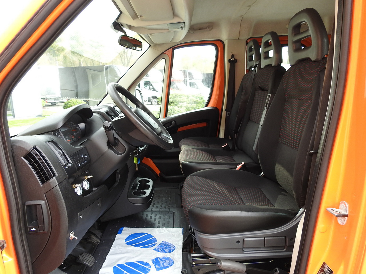 Utilitaire double cabine PEUGEOT BOXER STAKE BODY TARPAULIN DOUBLE CABIN DOKA 7 SEATS AIR CONDITIONING PNEUMATICS 140HP: photos 26 Utilitaire double cabine PEUGEOT BOXER STAKE BODY TARPAULIN DOUBLE CABIN DOKA 7 SEATS AIR CONDITIONING PNEUMATICS 140HP: photos 26