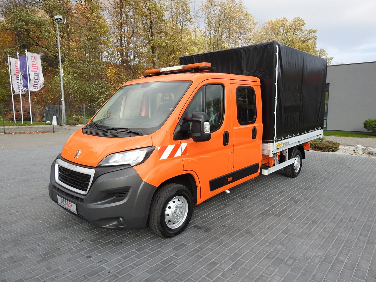 Utilitaire double cabine PEUGEOT BOXER STAKE BODY TARPAULIN DOUBLE CABIN DOKA 7 SEATS AIR CONDITIONING PNEUMATICS 140HP: photos 6 Utilitaire double cabine PEUGEOT BOXER STAKE BODY TARPAULIN DOUBLE CABIN DOKA 7 SEATS AIR CONDITIONING PNEUMATICS 140HP: photos 6