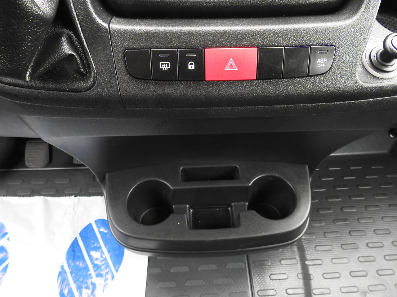 Utilitaire double cabine PEUGEOT BOXER STAKE BODY TARPAULIN DOUBLE CABIN DOKA 7 SEATS AIR CONDITIONING PNEUMATICS 140HP: photos 32 Utilitaire double cabine PEUGEOT BOXER STAKE BODY TARPAULIN DOUBLE CABIN DOKA 7 SEATS AIR CONDITIONING PNEUMATICS 140HP: photos 32