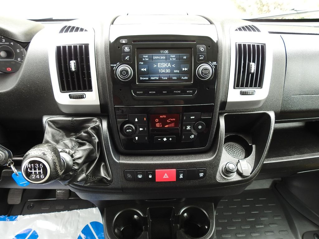 Fourgon utilitaire, Utilitaire double cabine Peugeot BOXER KASTENWAGEN DOPPELKABINE 6 SITZE TEMPOMAT: photos 25
