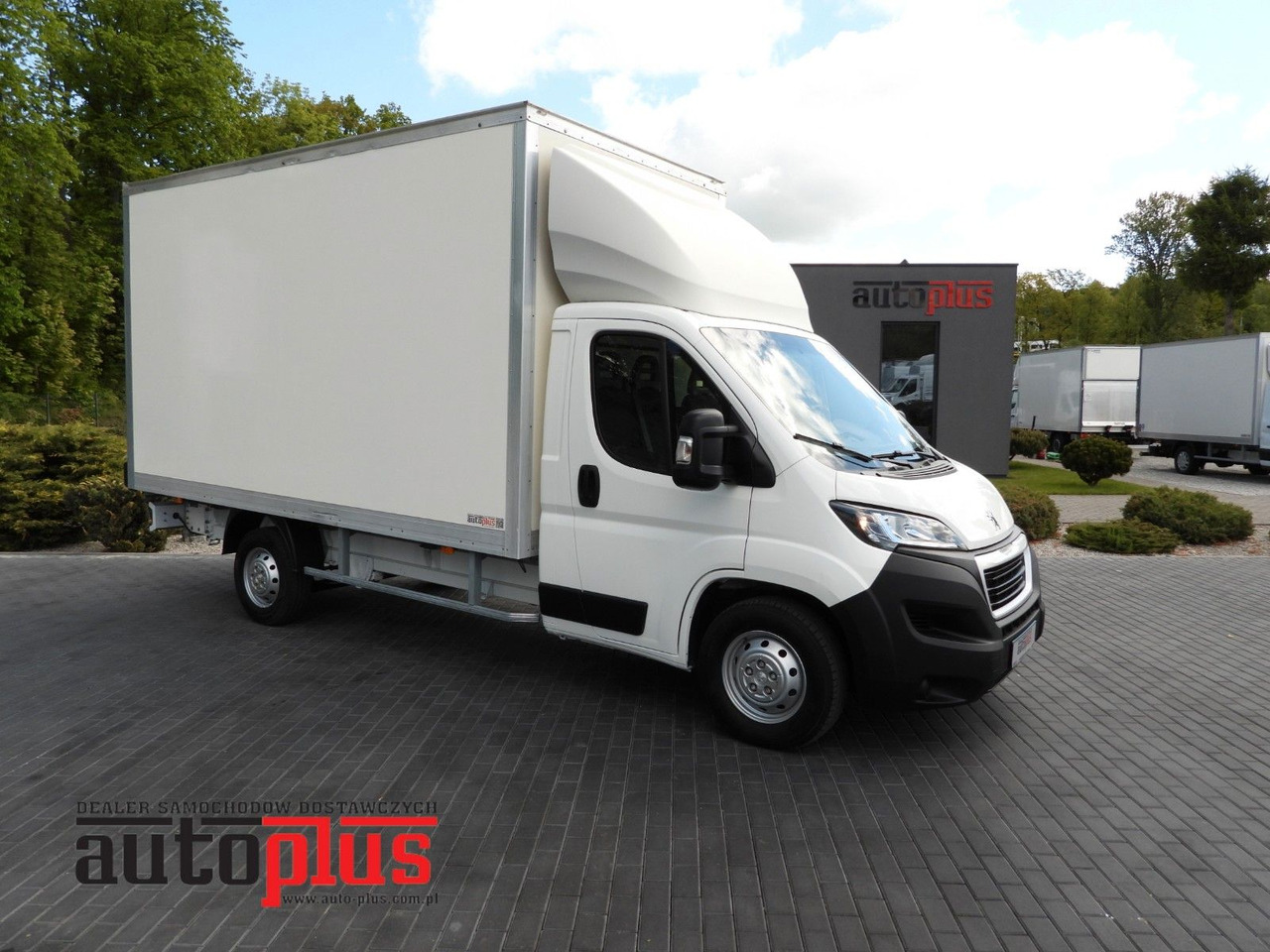 Peugeot BOXER KOFFER 8 PALETTEN TEMPOMAT KLIMAANLAGE Peugeot BOXER KOFFER 8 PALETTEN TEMPOMAT KLIMAANLAGE - Fourgon grand volume: photos 1 Peugeot BOXER KOFFER 8 PALETTEN TEMPOMAT KLIMAANLAGE Peugeot BOXER KOFFER 8 PALETTEN TEMPOMAT KLIMAANLAGE - Fourgon grand volume: photos 1