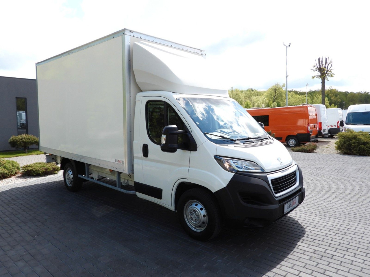 Peugeot BOXER KOFFER 8 PALETTEN TEMPOMAT KLIMAANLAGE Peugeot BOXER KOFFER 8 PALETTEN TEMPOMAT KLIMAANLAGE - Fourgon grand volume: photos 4 Peugeot BOXER KOFFER 8 PALETTEN TEMPOMAT KLIMAANLAGE Peugeot BOXER KOFFER 8 PALETTEN TEMPOMAT KLIMAANLAGE - Fourgon grand volume: photos 4
