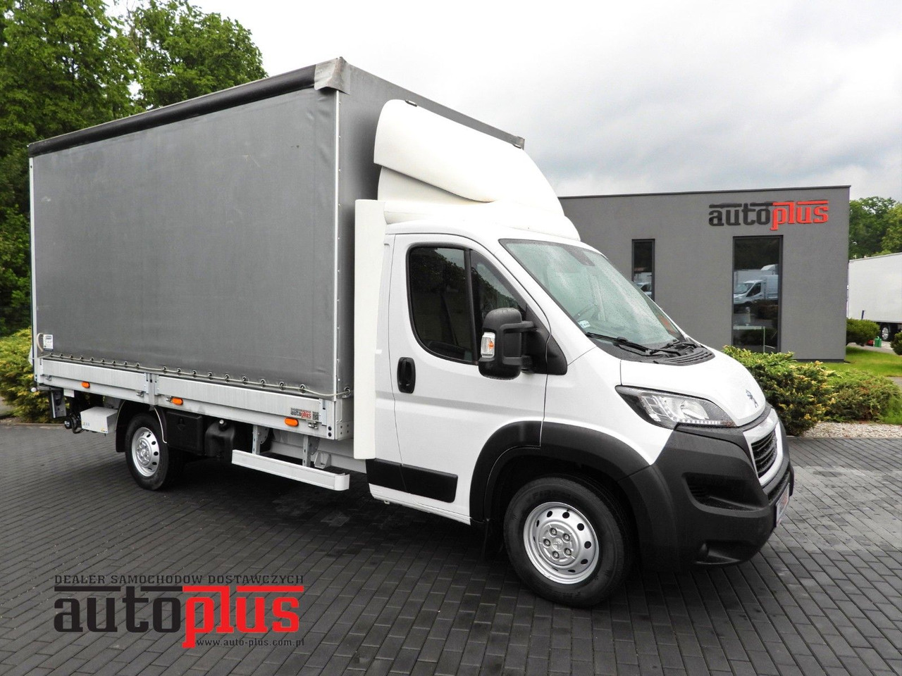 Peugeot BOXER PRITSCHE PLANE AUFZUG 8 PALETTEN TEMPOMAT - Utilitaire plateau baché: photos 1 Peugeot BOXER PRITSCHE PLANE AUFZUG 8 PALETTEN TEMPOMAT - Utilitaire plateau baché: photos 1