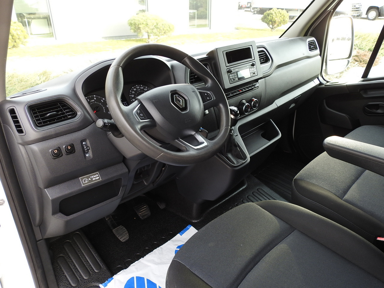 RENAULT MASTER BOX DELIVERY VAN 7 SEATS CRUISE CONTROL AIR CONDITIONING LED LIGHTS 135HP - Fourgon utilitaire: photos 2 RENAULT MASTER BOX DELIVERY VAN 7 SEATS CRUISE CONTROL AIR CONDITIONING LED LIGHTS 135HP - Fourgon utilitaire: photos 2