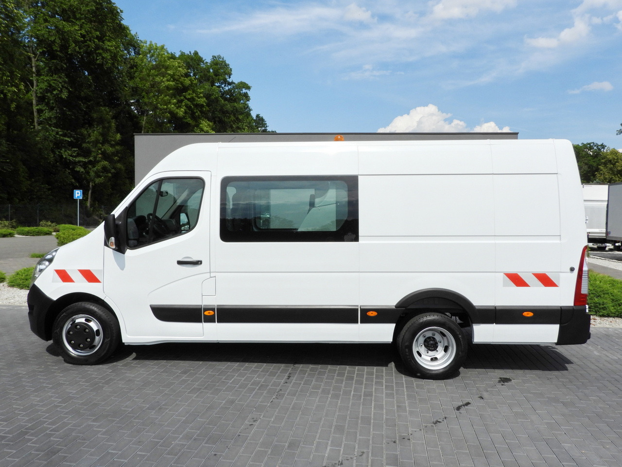 Fourgon utilitaire RENAULT MASTER BOX DELIVERY VAN 7 SEATS CRUISE CONTROL TWIN WHEELS AIR CONDITIONING 145HP: photos 9 Fourgon utilitaire RENAULT MASTER BOX DELIVERY VAN 7 SEATS CRUISE CONTROL TWIN WHEELS AIR CONDITIONING 145HP: photos 9