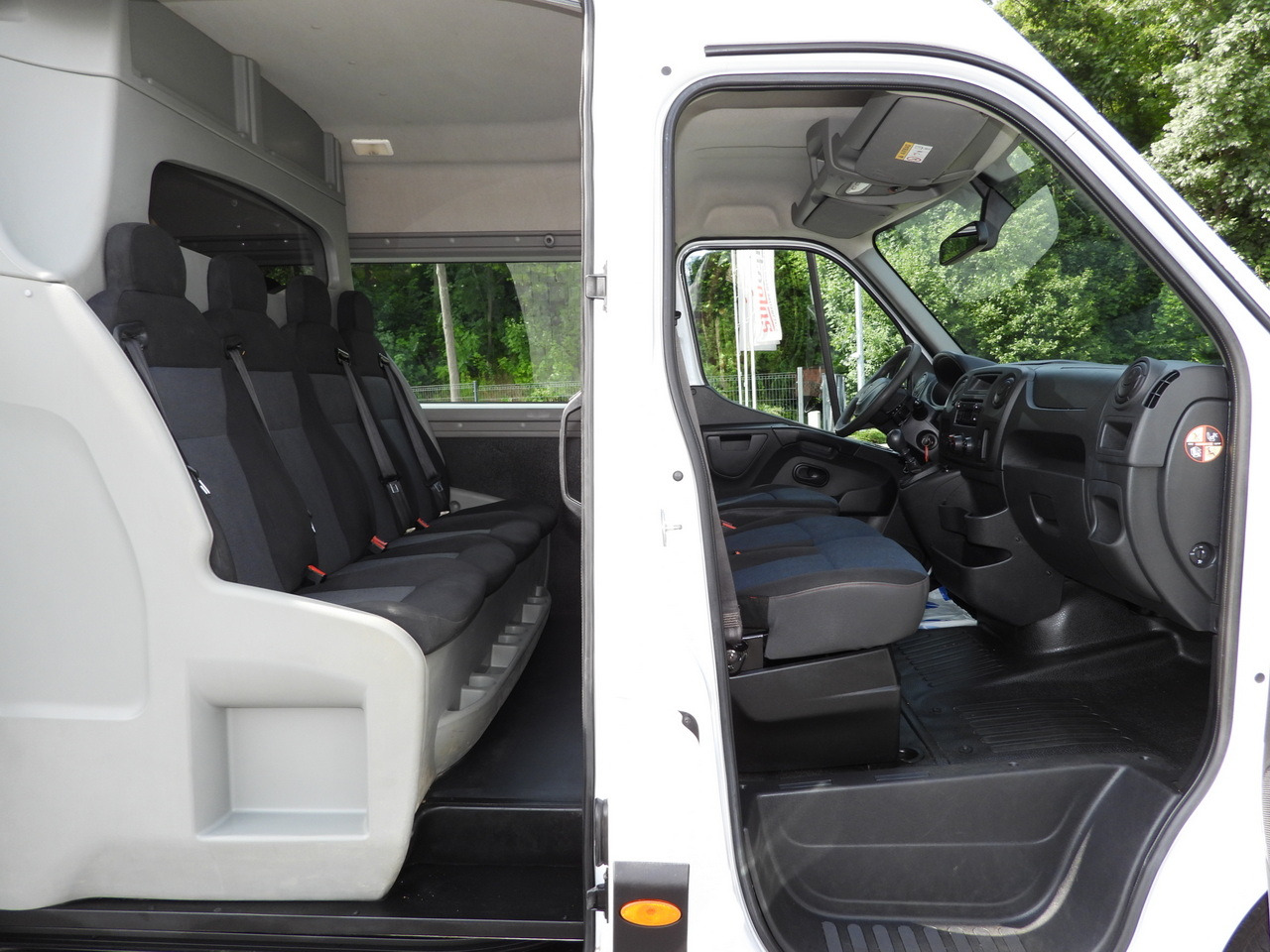 Fourgon utilitaire RENAULT MASTER BOX DELIVERY VAN 7 SEATS CRUISE CONTROL TWIN WHEELS AIR CONDITIONING 145HP: photos 33 Fourgon utilitaire RENAULT MASTER BOX DELIVERY VAN 7 SEATS CRUISE CONTROL TWIN WHEELS AIR CONDITIONING 145HP: photos 33