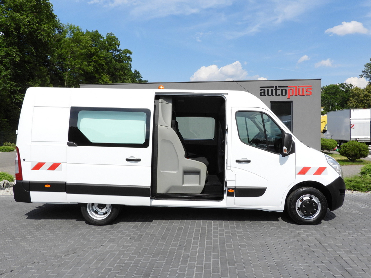 Fourgon utilitaire RENAULT MASTER BOX DELIVERY VAN 7 SEATS CRUISE CONTROL TWIN WHEELS AIR CONDITIONING 145HP: photos 8 Fourgon utilitaire RENAULT MASTER BOX DELIVERY VAN 7 SEATS CRUISE CONTROL TWIN WHEELS AIR CONDITIONING 145HP: photos 8