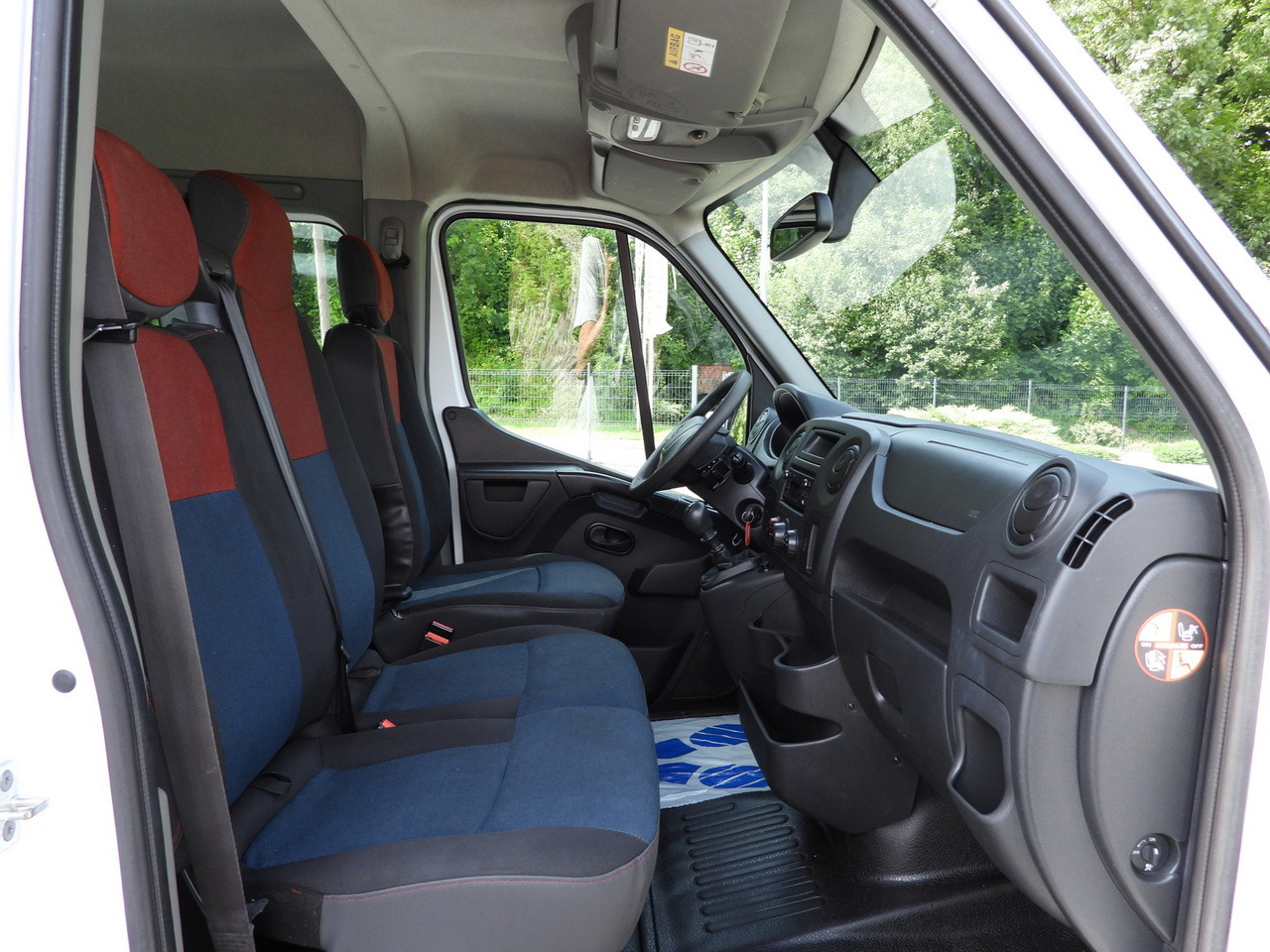 Fourgon utilitaire RENAULT MASTER BOX DELIVERY VAN 7 SEATS CRUISE CONTROL TWIN WHEELS AIR CONDITIONING 145HP: photos 31 Fourgon utilitaire RENAULT MASTER BOX DELIVERY VAN 7 SEATS CRUISE CONTROL TWIN WHEELS AIR CONDITIONING 145HP: photos 31