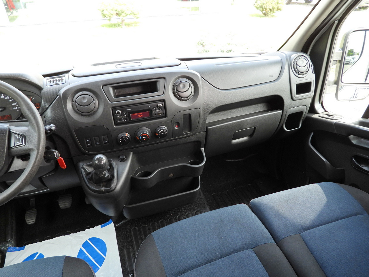 Fourgon utilitaire RENAULT MASTER BOX DELIVERY VAN 7 SEATS CRUISE CONTROL TWIN WHEELS AIR CONDITIONING 145HP: photos 27 Fourgon utilitaire RENAULT MASTER BOX DELIVERY VAN 7 SEATS CRUISE CONTROL TWIN WHEELS AIR CONDITIONING 145HP: photos 27