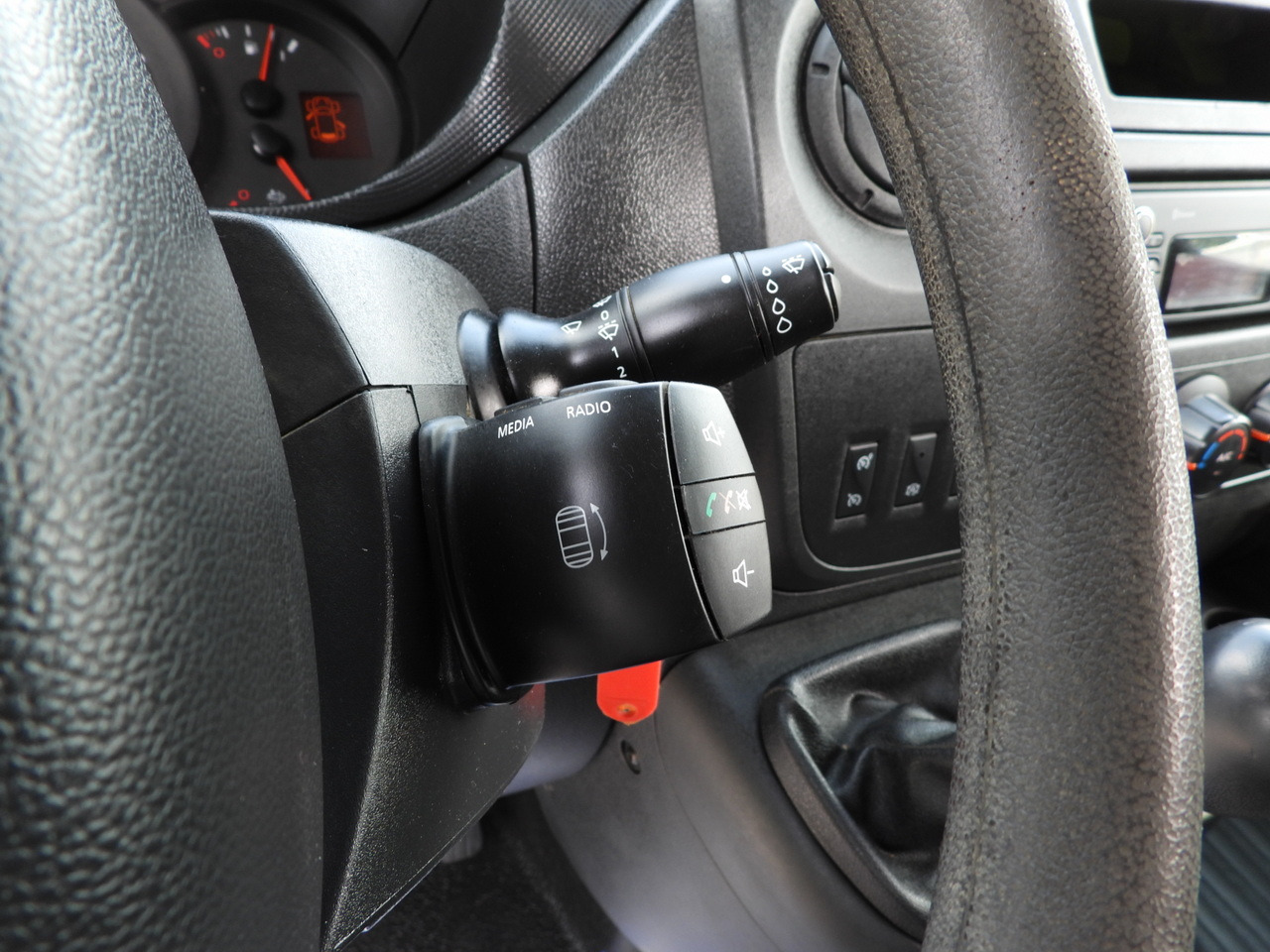 Fourgon utilitaire RENAULT MASTER BOX DELIVERY VAN 7 SEATS CRUISE CONTROL TWIN WHEELS AIR CONDITIONING 145HP: photos 26 Fourgon utilitaire RENAULT MASTER BOX DELIVERY VAN 7 SEATS CRUISE CONTROL TWIN WHEELS AIR CONDITIONING 145HP: photos 26