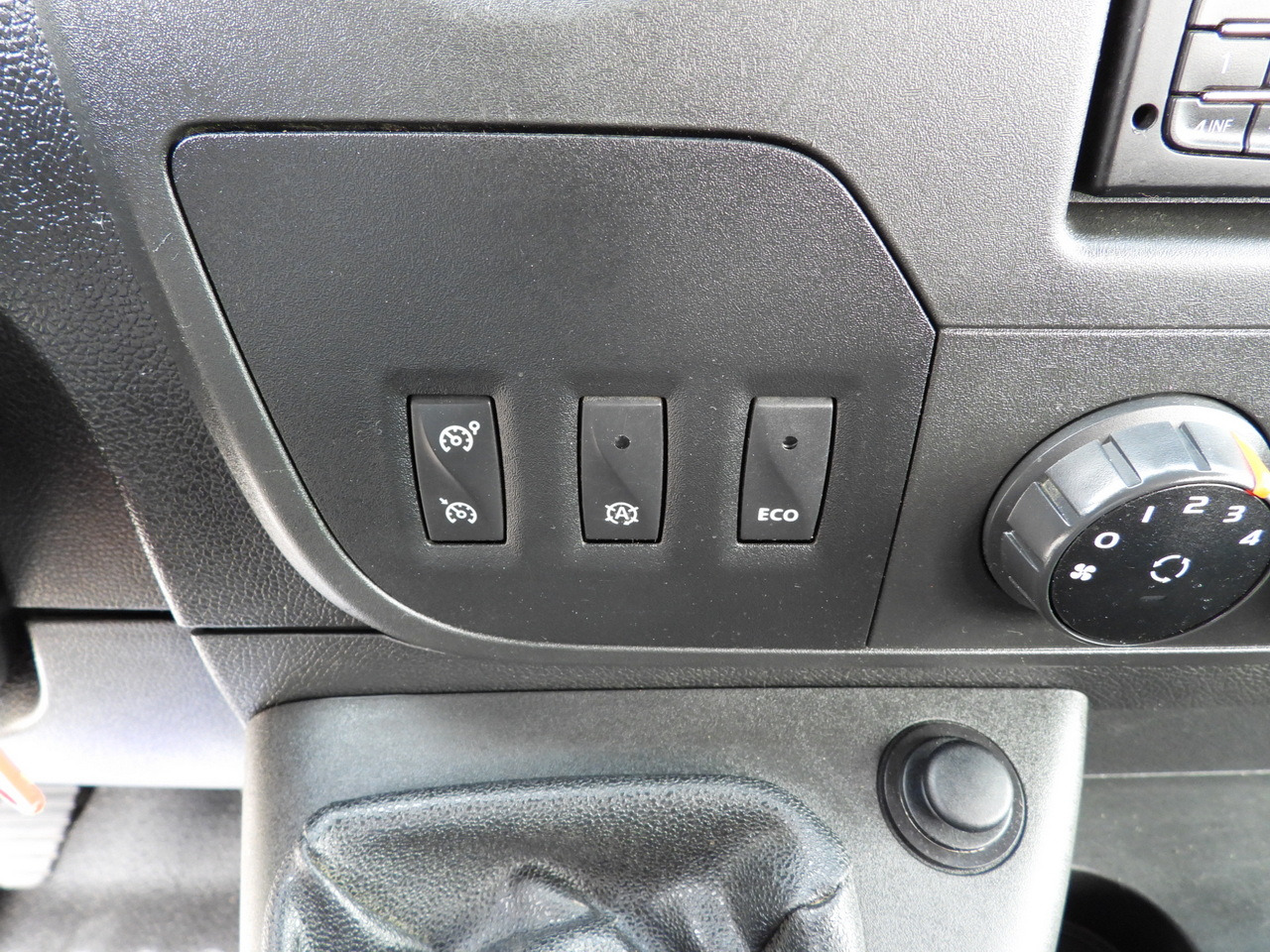 Fourgon utilitaire RENAULT MASTER BOX DELIVERY VAN 7 SEATS CRUISE CONTROL TWIN WHEELS AIR CONDITIONING 145HP: photos 29 Fourgon utilitaire RENAULT MASTER BOX DELIVERY VAN 7 SEATS CRUISE CONTROL TWIN WHEELS AIR CONDITIONING 145HP: photos 29