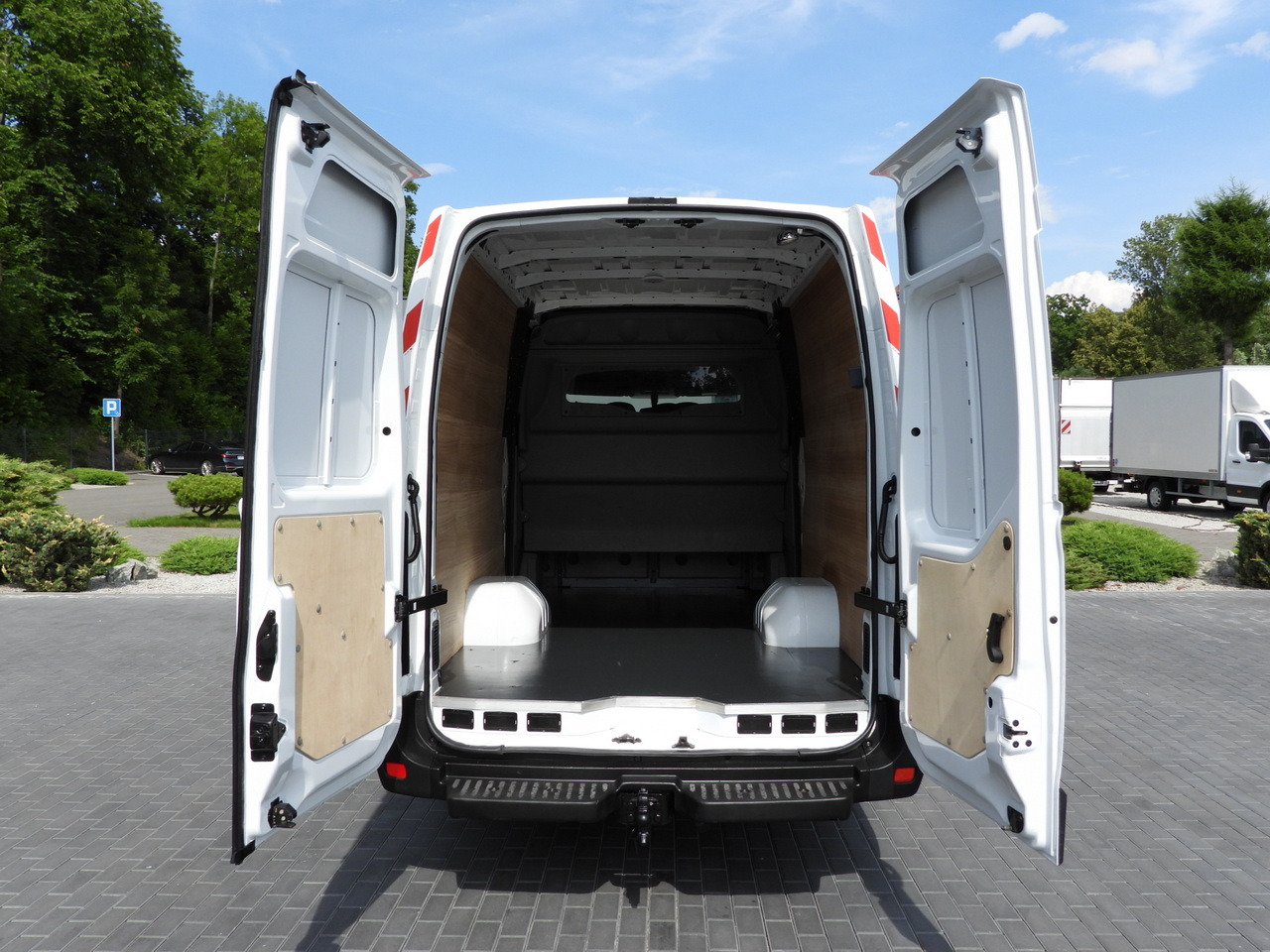 Fourgon utilitaire RENAULT MASTER BOX DELIVERY VAN 7 SEATS CRUISE CONTROL TWIN WHEELS AIR CONDITIONING 145HP: photos 12 Fourgon utilitaire RENAULT MASTER BOX DELIVERY VAN 7 SEATS CRUISE CONTROL TWIN WHEELS AIR CONDITIONING 145HP: photos 12