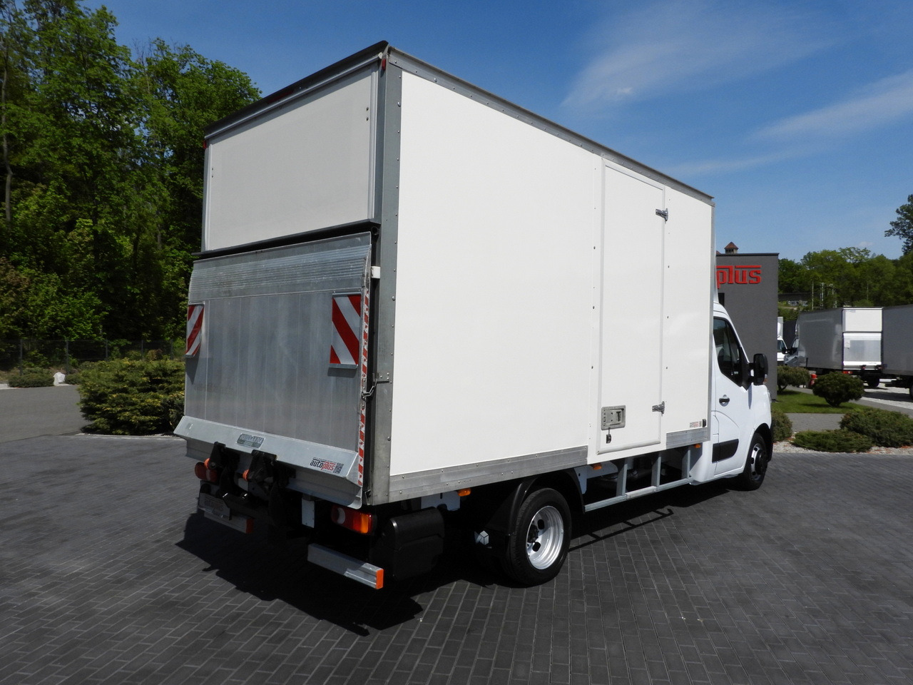 RENAULT MASTER BOX LIFT 8 PALLETS CRUISE CONTROL NAVIGATION LED LIGHTS TWIN WHEELS AIR CONDITIONING 145HP - Utilitaire frigorifique: photos 3 RENAULT MASTER BOX LIFT 8 PALLETS CRUISE CONTROL NAVIGATION LED LIGHTS TWIN WHEELS AIR CONDITIONING 145HP - Utilitaire frigorifique: photos 3
