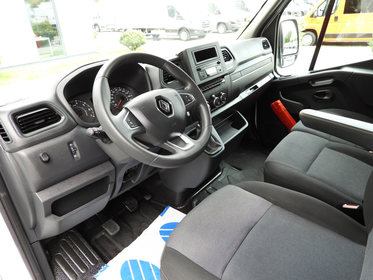 RENAULT MASTER TARPAULIN 10 PALLETS CRUISE CONTROL LED LIGHTS AIR CONDITIONING 165HP - Utilitaire plateau baché: photos 2 RENAULT MASTER TARPAULIN 10 PALLETS CRUISE CONTROL LED LIGHTS AIR CONDITIONING 165HP - Utilitaire plateau baché: photos 2